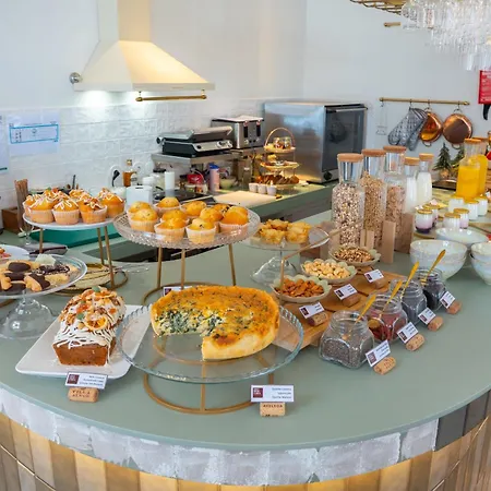 Готель Once Upon 4*